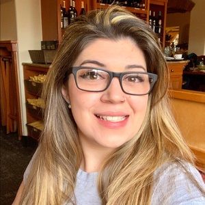 Meet your Posher, Carolina